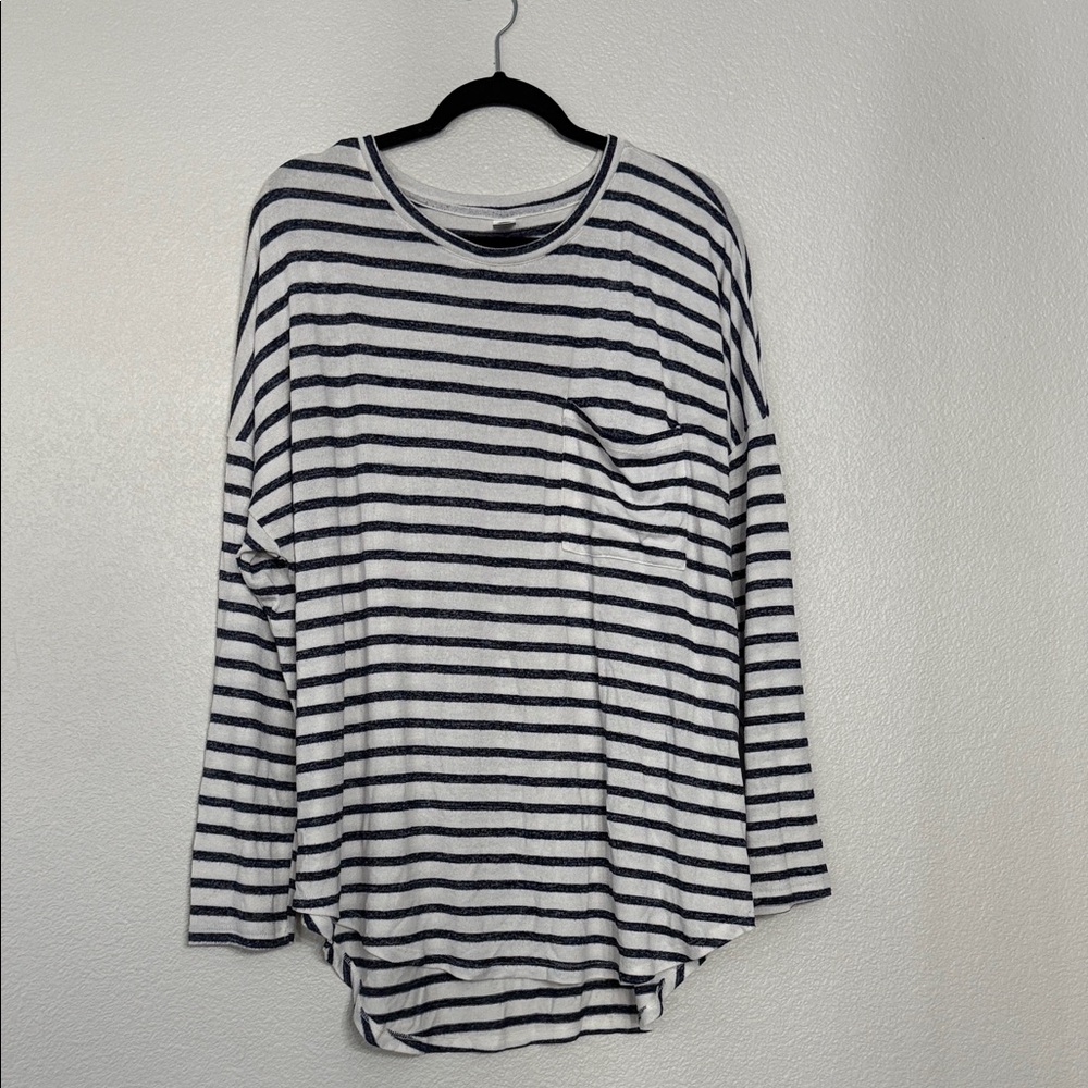 Old Navy Black and White Striped Long Sleeve Tee